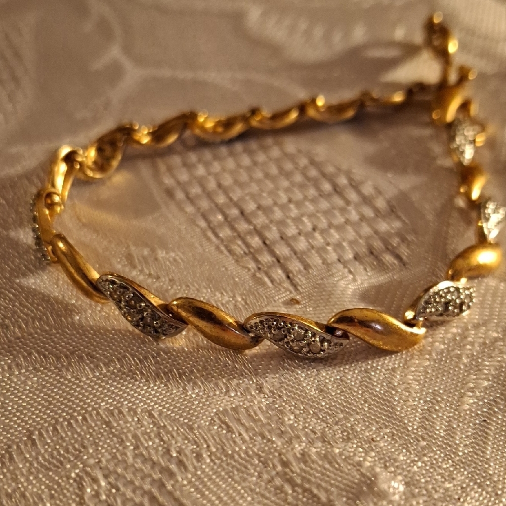 Elegant Gold and Silver Women's Bracelet